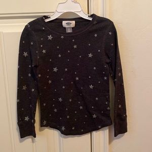 Dark gray Old Navy long sleeve with sliver stars comes in a girls 6-7.
